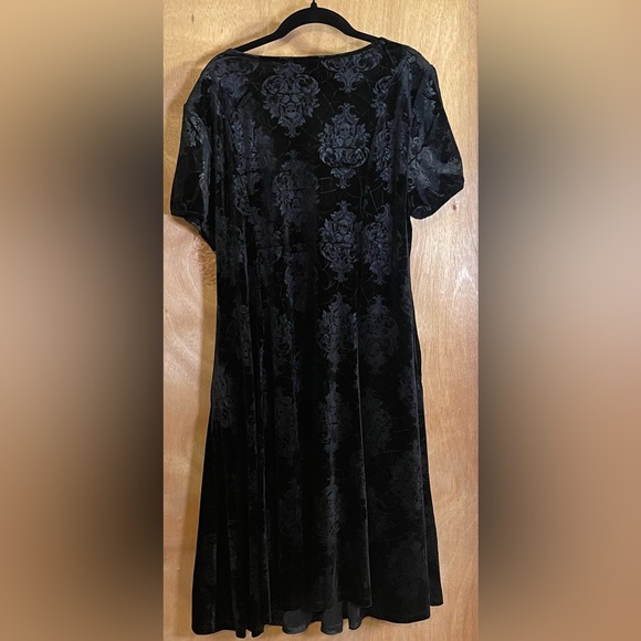 NWT Torrid Nightfall Fit N Flare Mini Embossed Velvet Tie Front Dress 1X - Picture 2 of 5